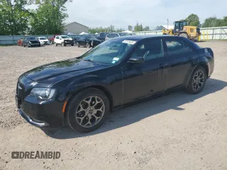 2016 Chrysler 300 S z VIN 2C3CCAGG0GH124292, wystawiony jako Copart lot #57576435 z przebiegiem 91 559 mil mil oraz Szkody całkowita. Historia ofert i sprzedaży dostępna na DreamBid. Obrazek 1.