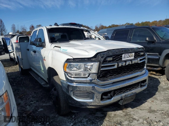 2019 Ram 3500 Tradesman with VIN 3C7WRSCL1KG551105, listed as a Copart auction lot 82125434 with 85,404 mi miles and Salvage Title. Bid and sale history available at carsss.com. Image 4.