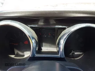 2005 Ford Mustang Deluxe z VIN 1ZVFT84N455183240, wystawiony jako IAAI lot #42142157 z przebiegiem Nie podano mil oraz . Historia ofert i sprzedaży dostępna na DreamBid. Obrazek 7.
