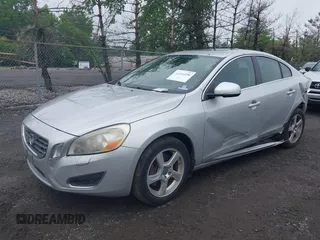 2012 Volvo S60 T5 z VIN YV1622FS4C2118502, wystawiony jako IAAI lot #42266896 z przebiegiem 181 613 mil mil oraz . Historia ofert i sprzedaży dostępna na DreamBid. Obrazek 2.