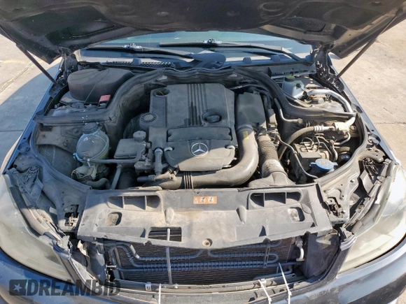 2013 Mercedes-Benz C 250 z VIN WDDGJ4HBXDG065935, wystawiony jako Copart lot #59411585 z przebiegiem 126 866 mil mil oraz Szkoda całkowita • Salvage title. Historia ofert i sprzedaży dostępna na DreamBid. Obrazek 11.