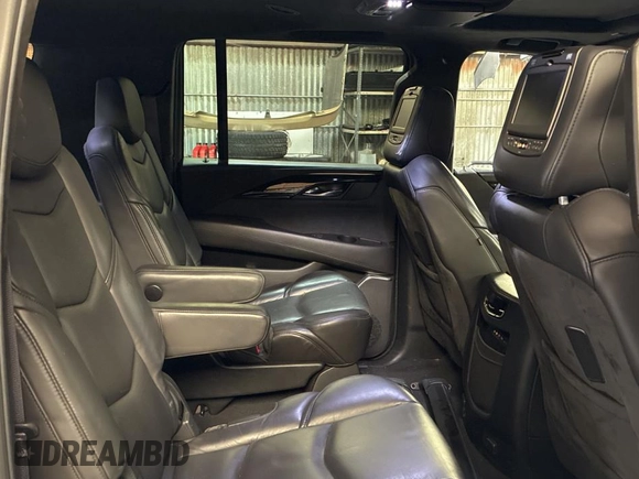 2016 Cadillac Escalade ESV Platinum z VIN 1GYS4KKJ5GR453707, wystawiony jako Copart lot #61802745 z przebiegiem 175 852 mil mil oraz Szkoda całkowita • Salvage title. Historia ofert i sprzedaży dostępna na DreamBid. Obrazek 6.