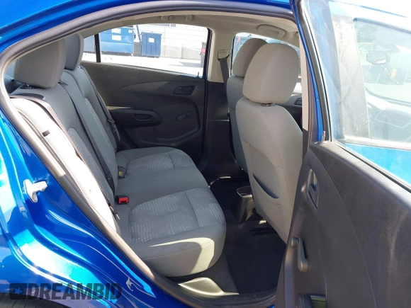 2019 Chevrolet Sonic LS z VIN 1G1JB5SBXK4135968, wystawiony jako IAAI lot #42333837 z przebiegiem 62 427 mil mil oraz . Historia ofert i sprzedaży dostępna na DreamBid. Obrazek 8.