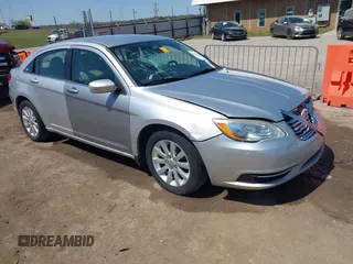 2011 Chrysler 200 Touring z VIN 1C3BC1FB9BN514325, wystawiony jako IAAI lot #41978949 z przebiegiem 143 565 mil mil oraz . Historia ofert i sprzedaży dostępna na DreamBid. Obrazek 1.