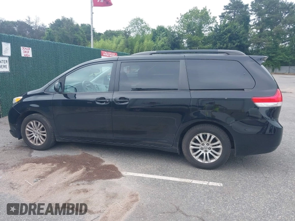 2013 Toyota Sienna XLE AAS with VIN 5TDYK3DCXDS302949, listed as a IAAI auction lot 42611370 with 236,663 mi miles and . Bid and sale history available at DreamBid. Image 14.