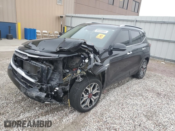 2021 Kia Seltos SX with VIN KNDETCA25M7110053, listed as a Copart auction lot 85550004 with 0 mi miles and Salvage Title. Bid and sale history available at carsss.com. Image 1.