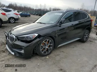 2020 BMW X1 xDrive28i with VIN WBXJG9C05L5P53985, listed as a Copart auction lot 40210323 with 32,411 mi miles. Bid and sale history available at carsss.com. Image 1.