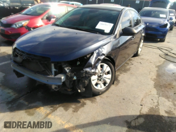 2015 Chevrolet Cruze LS z VIN 1G1PA5SG4F7236064, wystawiony jako IAAI lot #39160732 z przebiegiem 112 136 mil mil oraz . Historia ofert i sprzedaży dostępna na DreamBid. Obrazek 6.
