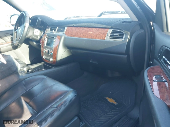 2008 Chevrolet Silverado 1500 LTZ with VIN 3GCEK13Y68G261227, listed as a IAAI auction lot 41524292 with 484,220 mi miles. Bid and sale history available at carsss.com. Image 5.