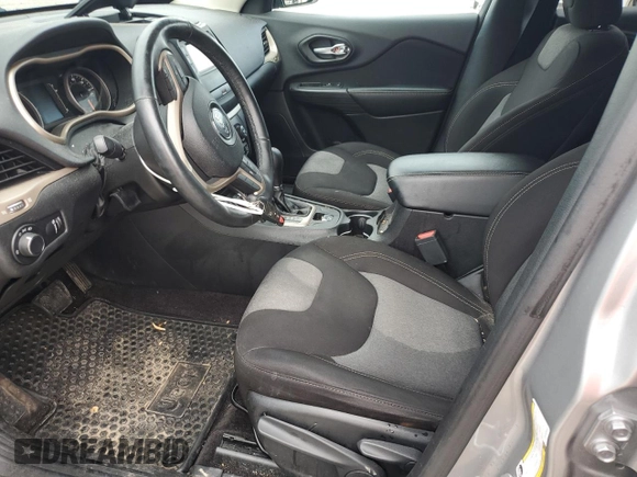 2017 Jeep Cherokee Altitude z VIN 1C4PJLAB1HW508600, wystawiony jako Copart lot #65481725 z przebiegiem 120 517 mil mil oraz Czysty tytuł • Clean title. Historia ofert i sprzedaży dostępna na DreamBid. Obrazek 7.