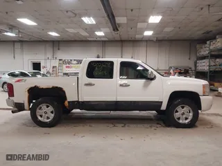 2007 Chevrolet Silverado 1500 LT w/2LT with VIN 2GCEK13MX71677513, listed as a IAAI auction lot 42023608 with 144,555 mi miles. Bid and sale history available at carsss.com. Image 13.