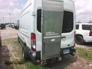 2017 Ford Transit z VIN 1FTYR2XM5HKB18929, wystawiony jako IAAI lot #42677710 z przebiegiem 133 539 mil mil oraz . Historia ofert i sprzedaży dostępna na DreamBid. Obrazek 13.