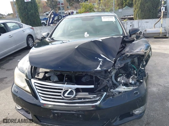 2010 Lexus LS 460 with VIN JTHBL5EFXA5092022, listed as a IAAI auction lot 41242582 with 122,809 mi miles. Bid and sale history available at carsss.com. Image 12.