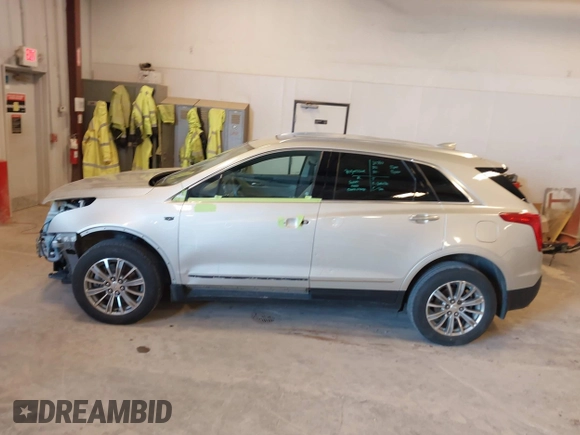2017 Cadillac XT5 Luxury AWD z VIN 1GYKNDRS1HZ160606, wystawiony jako IAAI lot #41990425 z przebiegiem 130 822 mil mil oraz . Historia ofert i sprzedaży dostępna na DreamBid. Obrazek 14.