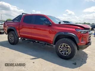 2024 Chevrolet Colorado 4WD ZR2 z VIN 1GCPTFEK5R1275826, wystawiony jako Copart lot #58793545 z przebiegiem 6 359 mil mil oraz Szkoda całkowita • Salvage title. Historia ofert i sprzedaży dostępna na DreamBid. Obrazek 4.