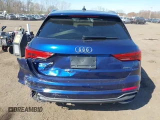 2024 Audi Q3 S line Premium Plus z VIN WA1EECF30R1173836, wystawiony jako IAAI lot #42044971 z przebiegiem 4848 mil mil oraz . Historia ofert i sprzedaży dostępna na DreamBid. Obrazek 16.