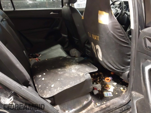 2019 Volkswagen Tiguan SE with VIN 3VV2B7AX3KM017948, listed as a IAAI auction lot 41564360 with 129,302 mi miles and . Bid and sale history available at DreamBid. Image 8.