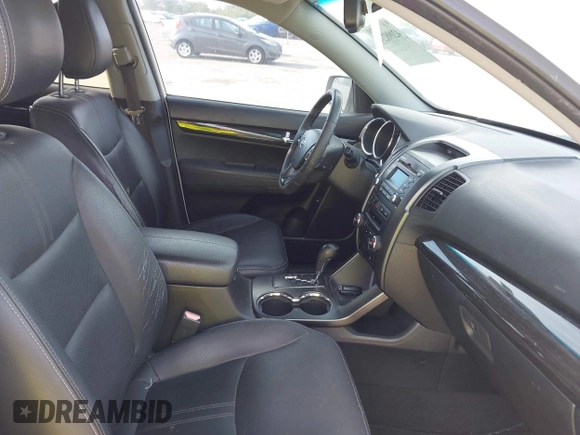 2011 Kia Sorento EX with VIN 5XYKU3A17BG178779, listed as a IAAI auction lot 42098214 with 211,716 mi miles. Bid and sale history available at carsss.com. Image 5.