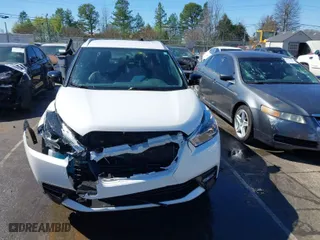 2019 Nissan Kicks S with VIN 3N1CP5CU1KL527509, listed as a IAAI auction lot 41800517 with 100,538 mi miles. Bid and sale history available at carsss.com. Image 12.