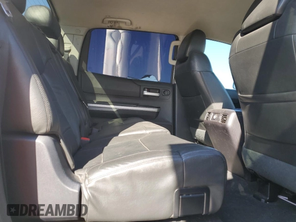 2016 Toyota Tundra SR5 z VIN 5TFEW5F18GX203317, wystawiony jako Copart lot #56486995 z przebiegiem 263 015 mil mil oraz Czysty tytuł • Clean title. Historia ofert i sprzedaży dostępna na DreamBid. Obrazek 10.