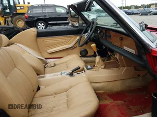 1980 FIAT 124 Spider z VIN 124CS000173621, wystawiony jako Copart lot #47671670 z przebiegiem 86 731 mil mil oraz Szkoda całkowita • Salvage title. Historia ofert i sprzedaży dostępna na DreamBid. Obrazek 5.