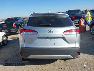 2023 Toyota Corolla Cross LE z VIN 7MUCAAAG5PV051857, wystawiony jako IAAI lot #41662222 z przebiegiem 43 394 mil mil oraz . Historia ofert i sprzedaży dostępna na DreamBid. Obrazek 16.