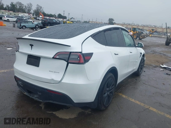 2024 Tesla Model Y Long Range z VIN 7SAYGDEEXRF230169, wystawiony jako IAAI lot #41723049 z przebiegiem Nie podano mil oraz . Historia ofert i sprzedaży dostępna na DreamBid. Obrazek 4.