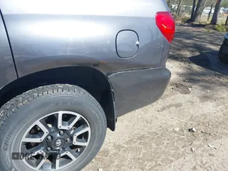 2011 Toyota Sequoia SR5 with VIN 5TDBY5G18BS048424, listed as a IAAI auction lot 41865211 with 213,381 mi miles. Bid and sale history available at carsss.com. Image 6.