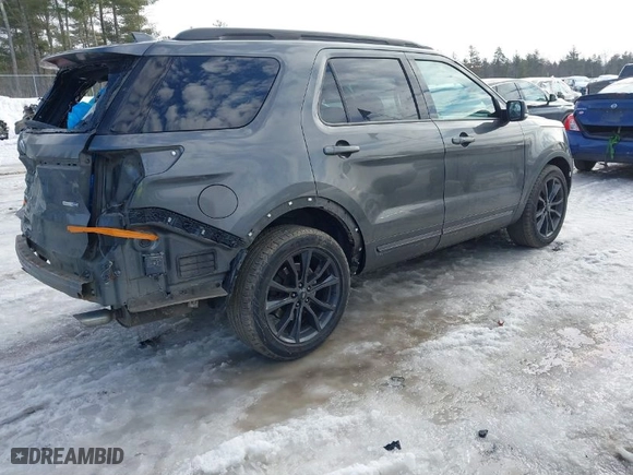 2017 Ford Explorer XLT with VIN 1FM5K8DH5HGE31723, listed as a IAAI auction lot 41661136 with 85,263 mi miles. Bid and sale history available at carsss.com. Image 4.