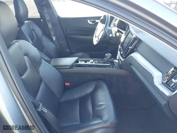 2019 Volvo XC60 Momentum with VIN LYV102DK9KB220044, listed as a IAAI auction lot 41860359 with 69,657 mi miles. Bid and sale history available at carsss.com. Image 5.