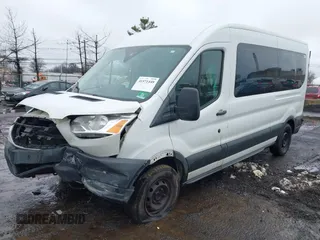 2018 Ford Transit Passenger XL z VIN 1FBAX2CM8JKA03622, wystawiony jako IAAI lot #41571449 z przebiegiem 313 553 mil mil oraz . Historia ofert i sprzedaży dostępna na DreamBid. Obrazek 17.
