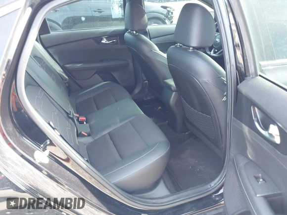 2021 Kia Forte GT-Line z VIN 3KPF34AD9ME326628, wystawiony jako IAAI lot #42675449 z przebiegiem 51 224 mil mil oraz . Historia ofert i sprzedaży dostępna na DreamBid. Obrazek 8.