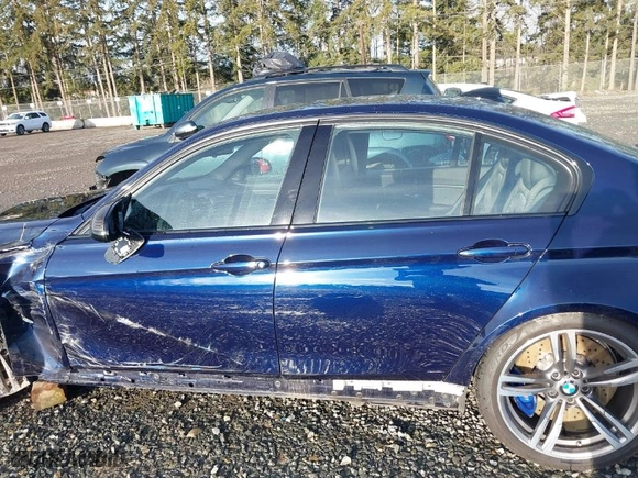 2016 BMW M3 with VIN WBS8M9C59G5E68370, listed as a IAAI auction lot 41825239 with 26,813 mi miles. Bid and sale history available at carsss.com. Image 15.