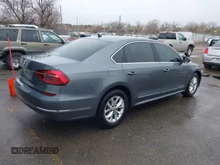 2017 Volkswagen Passat S z VIN 1VWAT7A3XHC071775, wystawiony jako IAAI lot #41775028 z przebiegiem 58 945 mil mil oraz . Historia ofert i sprzedaży dostępna na DreamBid. Obrazek 4.