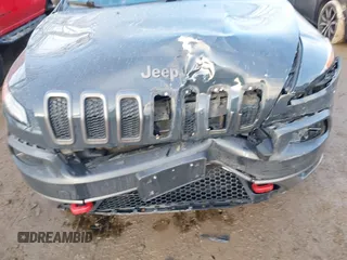 2017 Jeep Cherokee Trailhawk with VIN 1C4PJMBS4HW647852, listed as a IAAI auction lot 41192324 with 116,429 mi miles and . Bid and sale history available at DreamBid. Image 6.