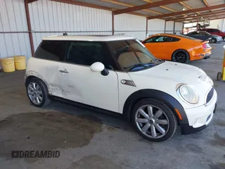 2009 MINI Hardtop S с VIN WMWMF73509TW82449, выставлен на аукционе IAAI как лот 42304286 с пробегом Не указан миль и . История ставок и продаж доступна на DreamBid. Изображение 6.