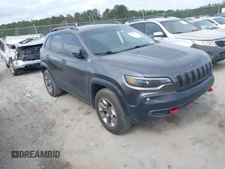 2019 Jeep Cherokee Trailhawk z VIN 1C4PJMBX1KD314121, wystawiony jako IAAI lot #42106721 z przebiegiem 105 631 mil mil oraz . Historia ofert i sprzedaży dostępna na DreamBid. Obrazek 1.