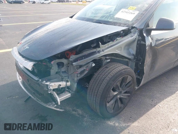 2024 Tesla Model Y with VIN 7SAYGDED3RA329355, listed as a IAAI auction lot 42343269 with 8,334 mi miles and . Bid and sale history available at DreamBid. Image 6.