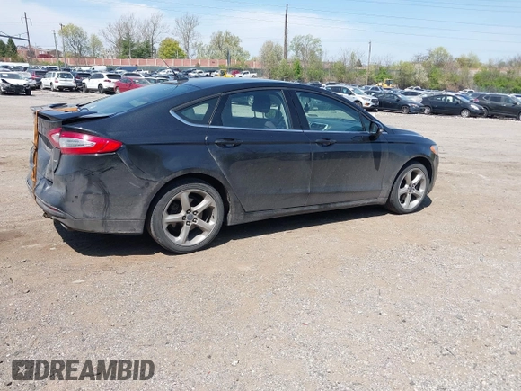2015 Ford Fusion SE with VIN 3FA6P0H77FR221343, listed as a IAAI auction lot 42076089 with 136,812 mi miles. Bid and sale history available at carsss.com. Image 4.