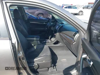 2011 Kia Sorento EX with VIN 5XYKU4A24BG182674, listed as a IAAI auction lot 41490284 with 163,378 mi miles. Bid and sale history available at carsss.com. Image 5.