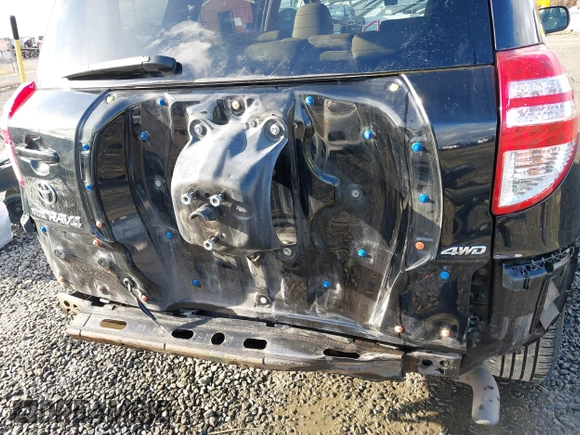 2009 Toyota RAV4 with VIN JTMBF33V49D017521, listed as a IAAI auction lot 41518082 with 193,428 mi miles. Bid and sale history available at carsss.com. Image 6.