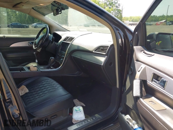 2011 Lincoln MKX with VIN 2LMDJ8JKXBBJ31273, listed as a IAAI auction lot 42170426 with 127,880 mi miles. Bid and sale history available at carsss.com. Image 5.
