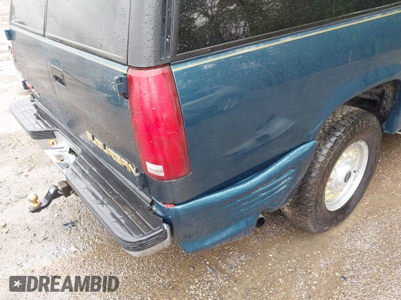 1995 GMC Suburban with VIN 1GDFK16K8SJ741041, listed as a IAAI auction lot 42315676 with 159,312 mi miles and . Bid and sale history available at DreamBid. Image 18.