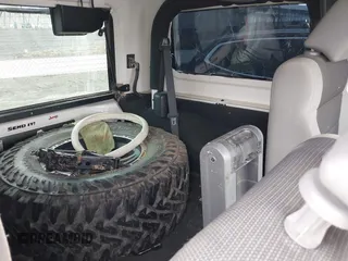 2008 Jeep Wrangler X z VIN 1J4FZ24108L653849, wystawiony jako IAAI lot #42305913 z przebiegiem 220 937 mil mil oraz . Historia ofert i sprzedaży dostępna na DreamBid. Obrazek 8.