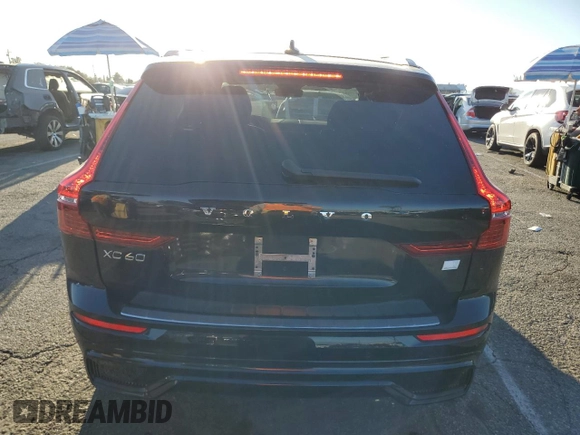 2024 Volvo XC60 Plus Dark Theme z VIN YV4H60DL2R1896845, wystawiony jako Copart lot #46711415 z przebiegiem 24 916 mil mil oraz Szkoda całkowita • Salvage title. Historia ofert i sprzedaży dostępna na DreamBid. Obrazek 6.
