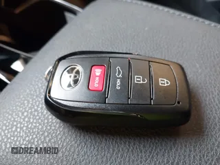 2025 Toyota Camry LE z VIN 4T1DBADK4SU520156, wystawiony jako IAAI lot #41865277 z przebiegiem 220 mil mil oraz . Historia ofert i sprzedaży dostępna na DreamBid. Obrazek 11.