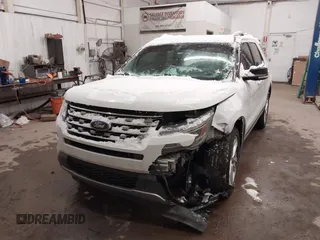 2017 Ford Explorer XLT with VIN 1FM5K7D8XHGC60896, listed as a IAAI auction lot 41409272 with 111,545 mi miles and . Bid and sale history available at carsss.com. Image 2.