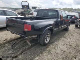2001 GMC Sonoma SLS w/1SG Pkg with VIN 1GTCS19W918158165, listed as a Copart auction lot 72705004 with 113,121 mi miles and Salvage Title. Bid and sale history available at carsss.com. Image 3.