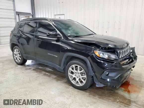 2024 Jeep Compass Latitude Lux z VIN 3C4NJDFN8RT164626, wystawiony jako Copart lot #57992635 z przebiegiem 14 379 mil mil oraz Czysty tytuł • Clean title. Historia ofert i sprzedaży dostępna na DreamBid. Obrazek 4.