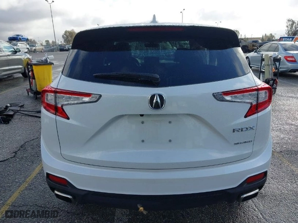 2024 Acura RDX with VIN 5J8TC2H31RL012072, listed as a IAAI auction lot 41583192 with 8,785 mi miles. Bid and sale history available at carsss.com. Image 17.